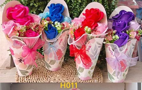H011花束-五朵蛋糕杯玫瑰花